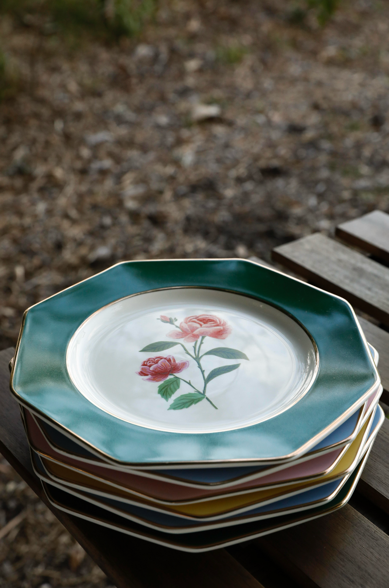 סט צלחות פורצלן: Roses