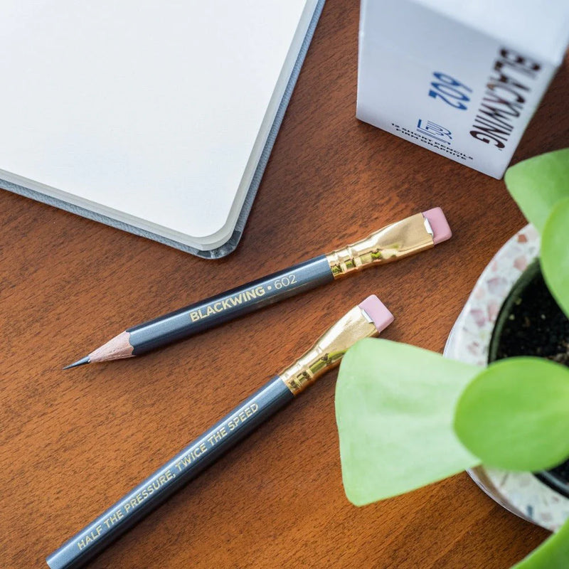 עיפרון: Blackwing 602 Shorty