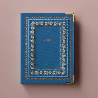 אלבום תמונות בכריכה רקומה: Delphine