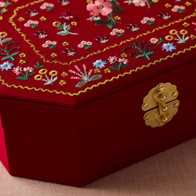 קופסת תכשיטים: Gemma