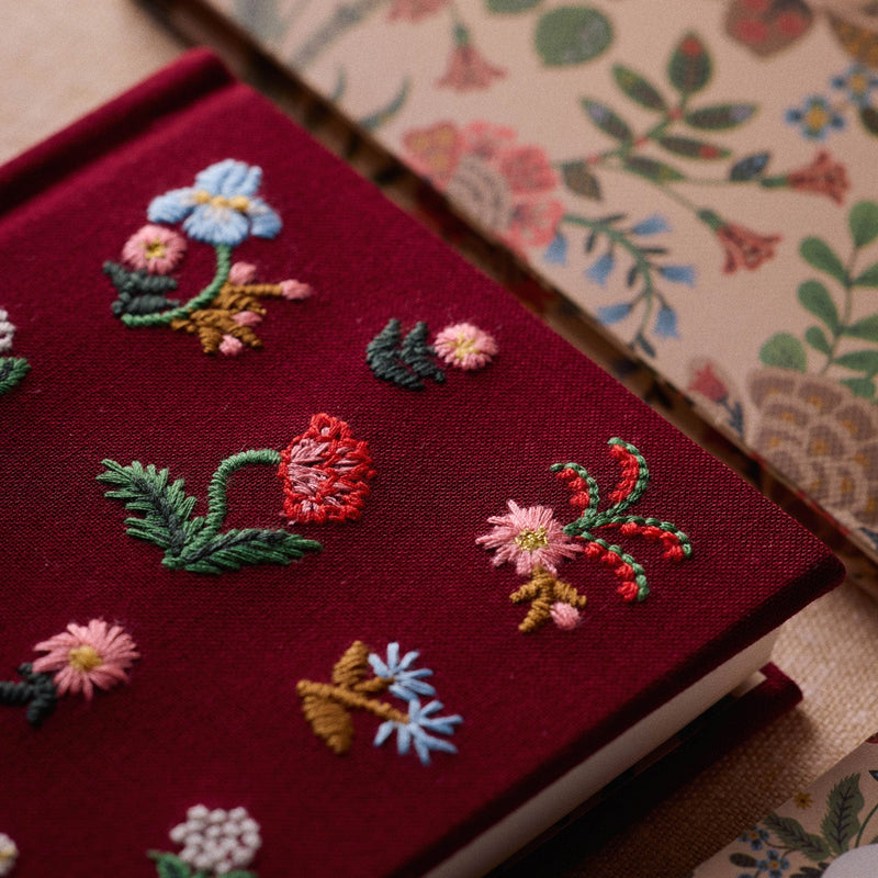 מחברת חלקה בכריכה רקומה: Gracie