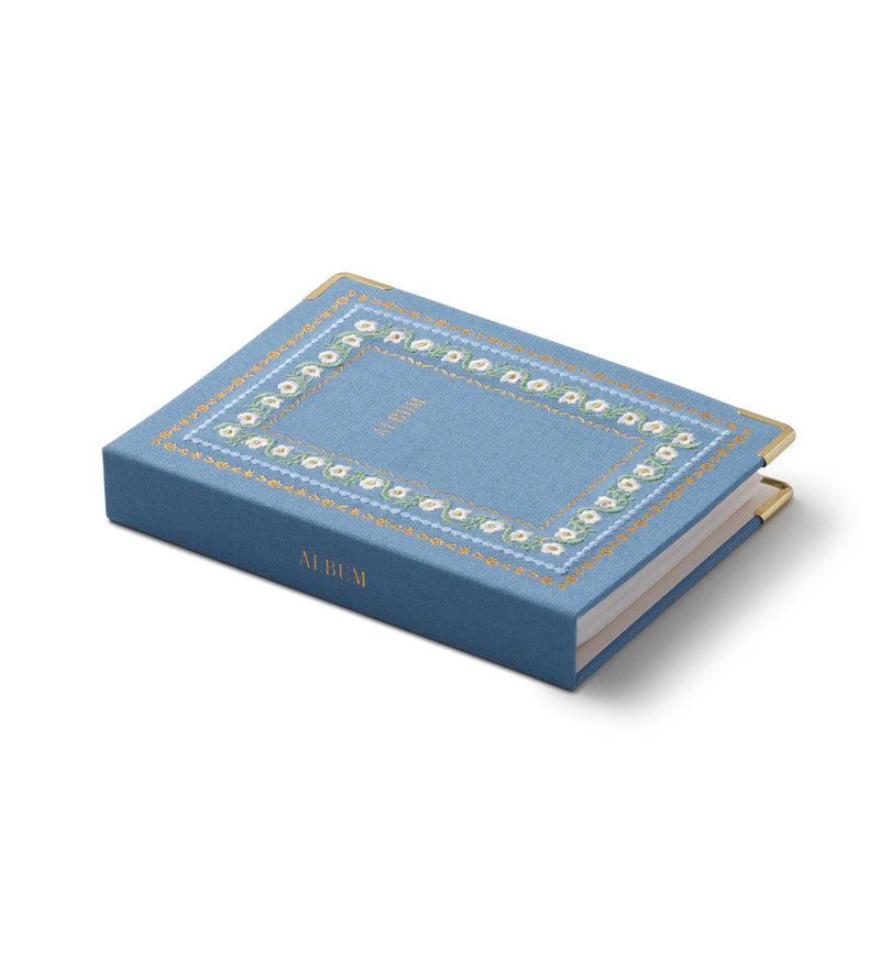 אלבום תמונות בכריכה רקומה: Delphine