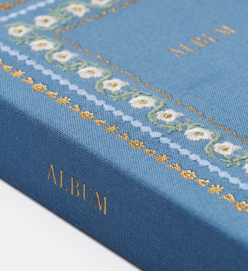 אלבום תמונות בכריכה רקומה: Delphine