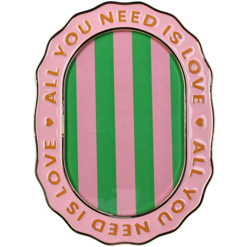 מסגרת: All You Need Is Love 
