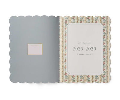 יומן חודשי בכריכה רכה 2025-2026: Delphine