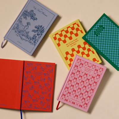 מחברת שורה בכריכת בד: The Very Tired Woman