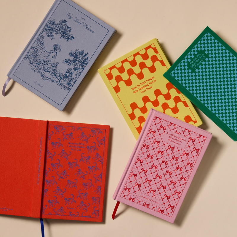 מחברת שורה בכריכת בד: The Very Tired Woman